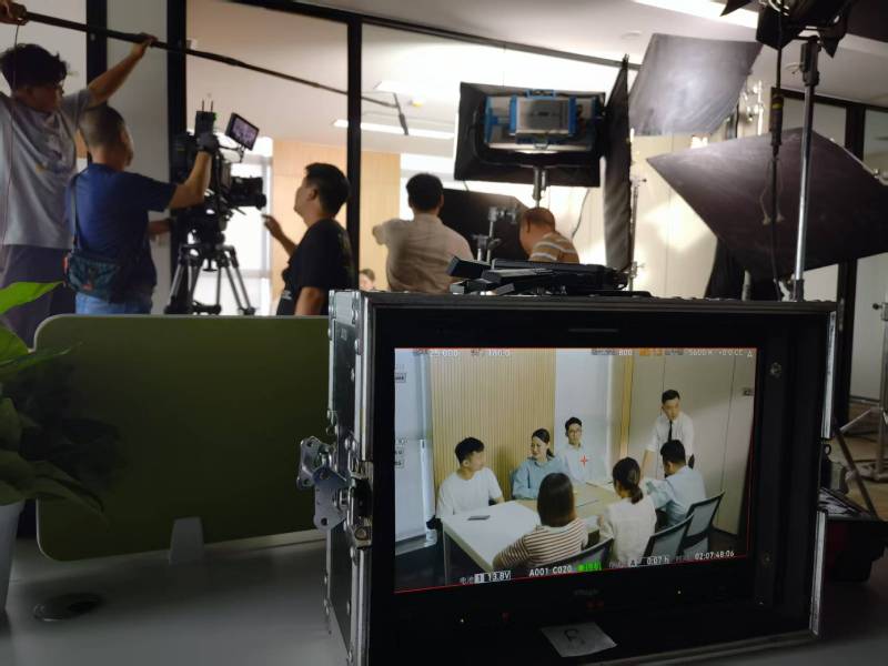 巴林右旗TVC拍摄公司：科技产品视觉化大师，诠释未来感与功能美学