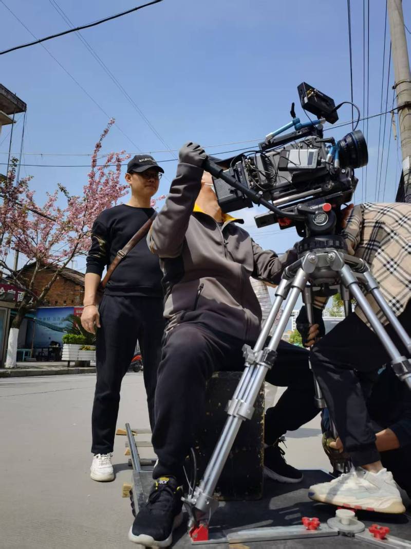 巴林右旗广告片拍摄：快消品牌爆款之选，网感内容适配社媒传播！